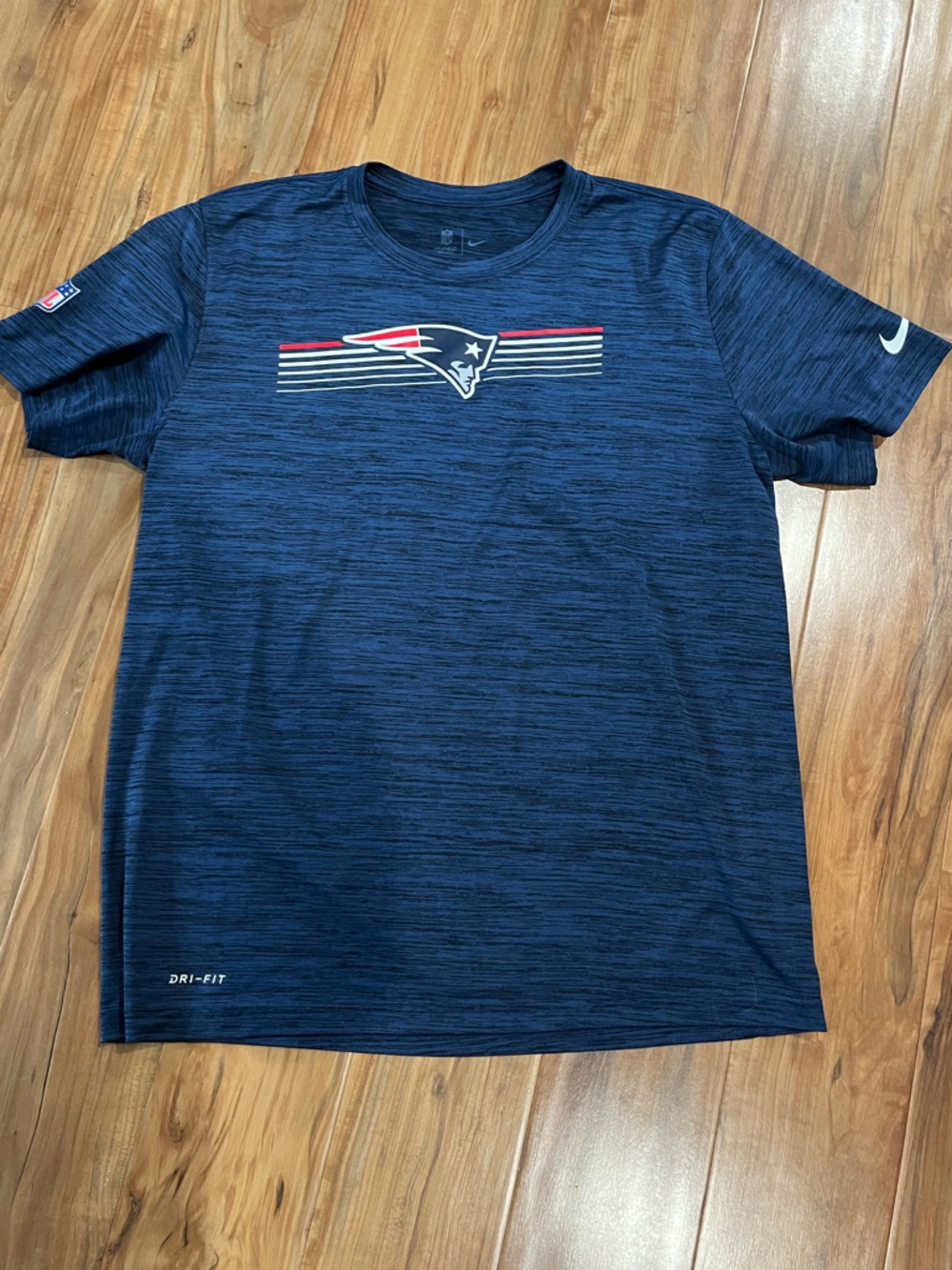 Nike Men's Large Navy Blue Short-Sleeve Patriots Graphic Tee